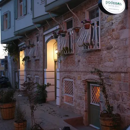 Podemos Hotel *