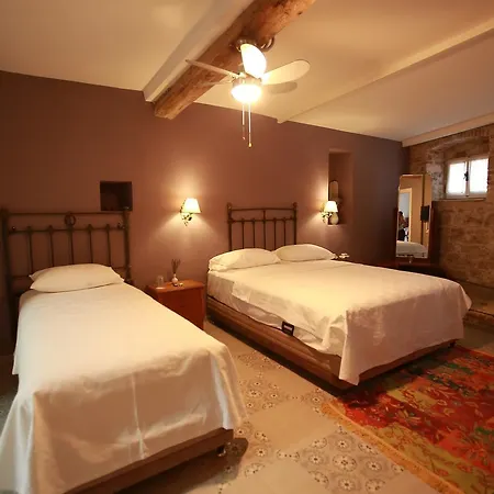 Podemos Hotel