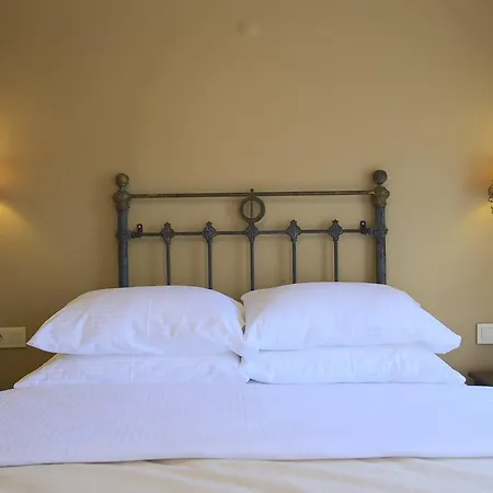 Podemos Hotel *